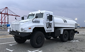 六驱防护型装甲运水车